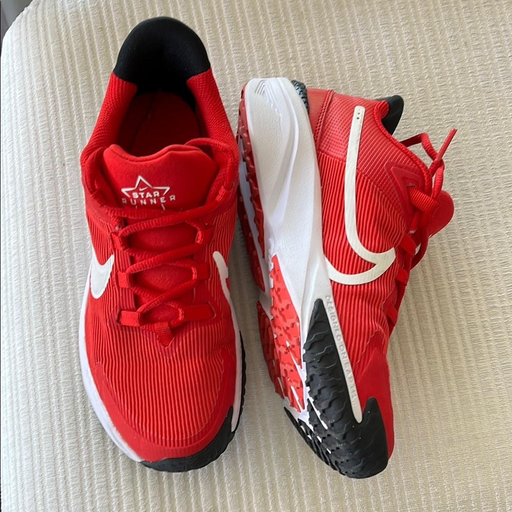Nike Kids Star Runner sneaker youth 4.5Y red women’s 5.5-6